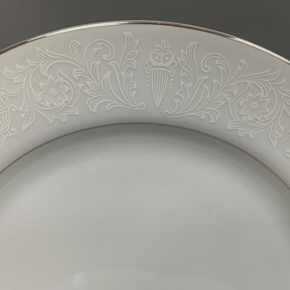 Crown Victoria Fine China Lovelace White Dinner Plates Made in Japan Lot of 2 - Picture 7 of 12